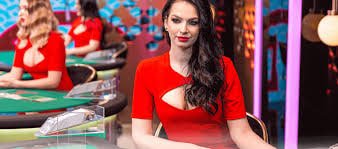 Dealer Casino Live berinteraksi dengan pemain melalui streaming perahu4d